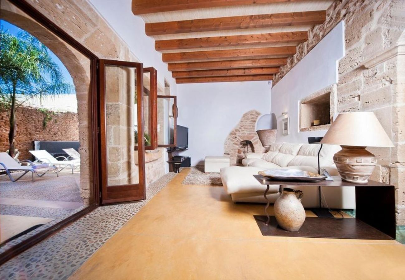 Ferienhaus in Alcudia - Fantastisches Stadthaus mit Swimmingpool
